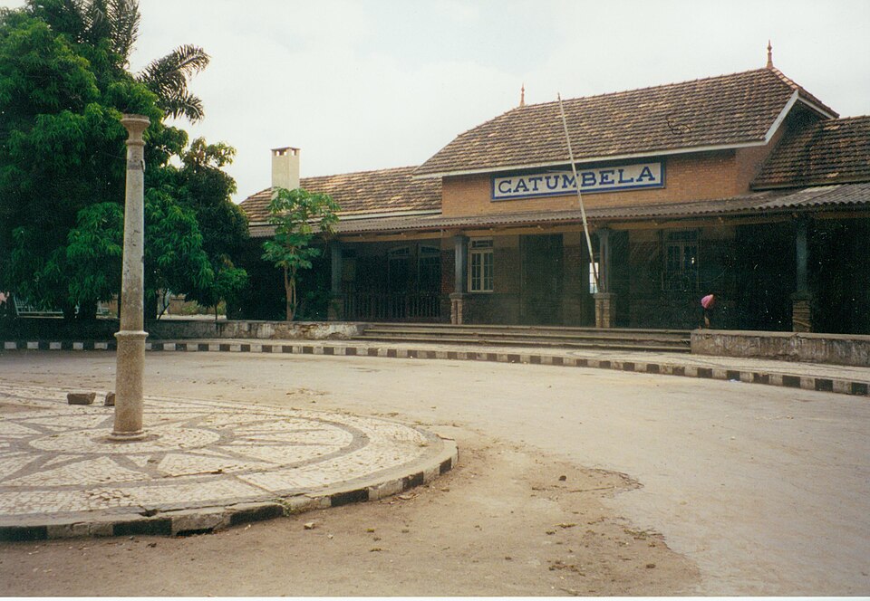 Fayl:Catumbela station.jpg