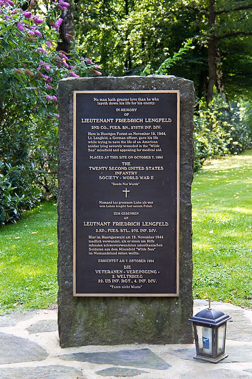 Fayl:Ehrenfriedhof Hürtgen-4841.jpg