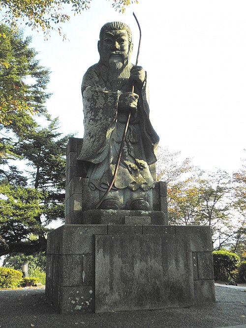 Fayl:Statue of Emperor Keitai.jpg