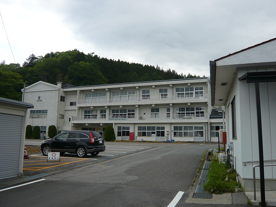 Fayl:Urugi syoutyuugakkou.JPG