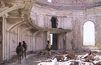 2002-yil: AQSh komandolari kuchli bombalangan xonani patrul qilmoqda