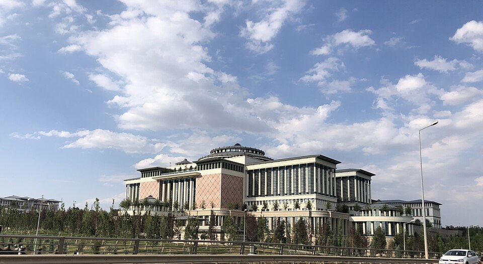 Fayl:Millet Kütüphanesi.jpg