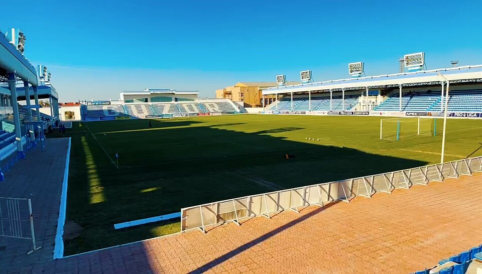 Fayl:Shurtan PFC stadium.jpg