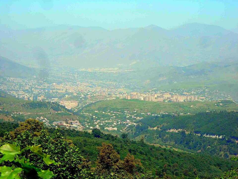 Fayl:Վանաձորը հարավ-արևելքից.jpg