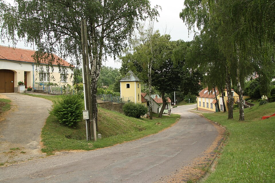 Fayl:Center of Němčičky, Znojmo District.jpg