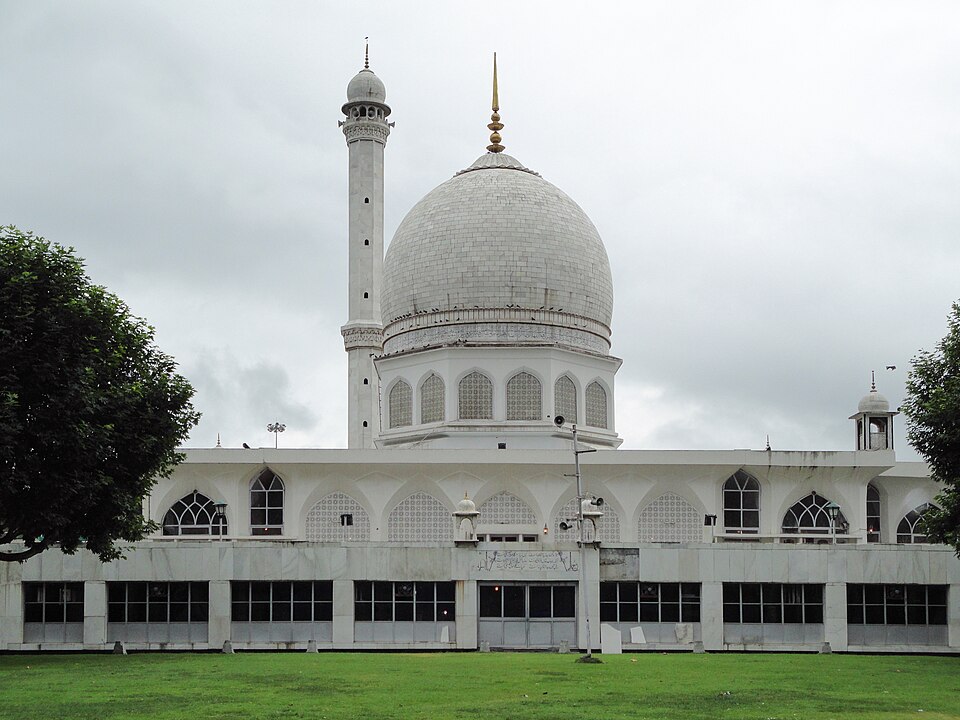 Fayl:HAZRATBAL SHRINE 01.JPG