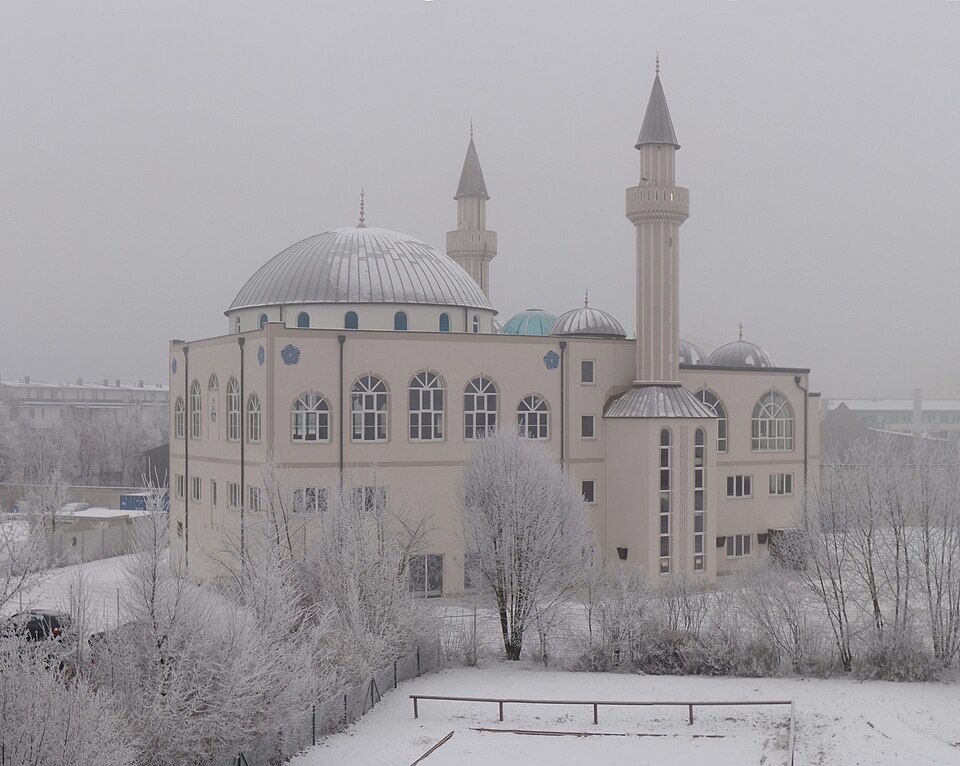 Fayl:Kocatepe-Moschee Ingolstadt 16.01.2009.jpg