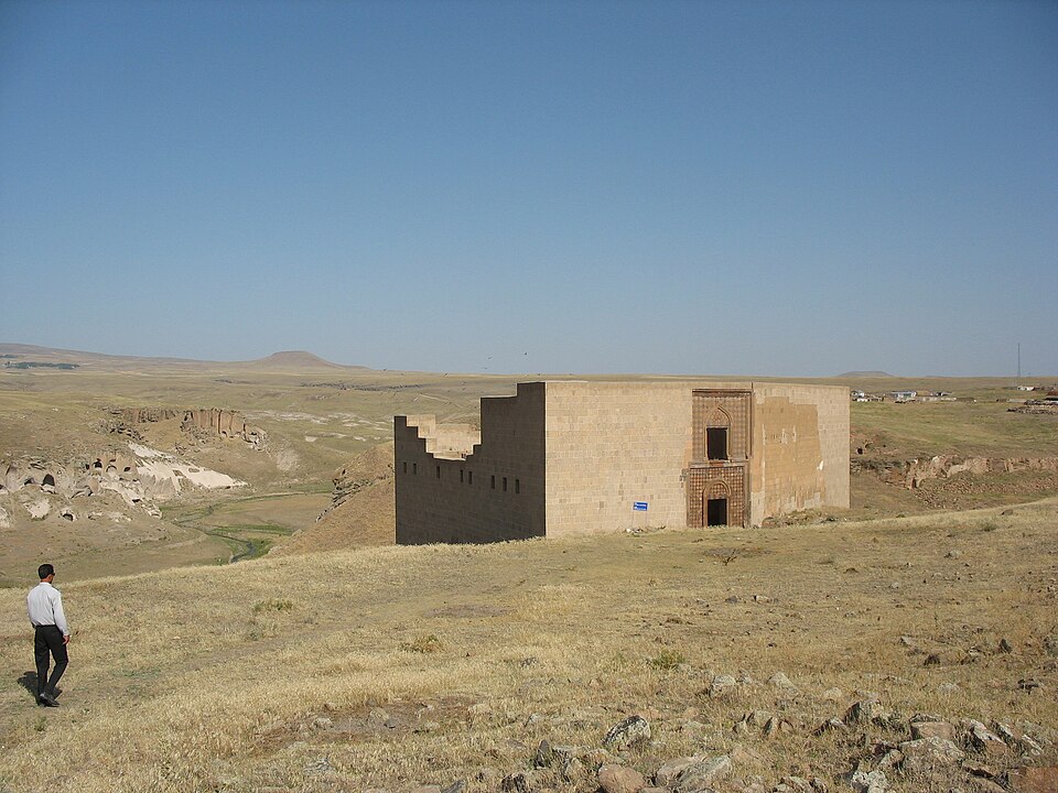 Fayl:Selcuk palace Ani.JPG