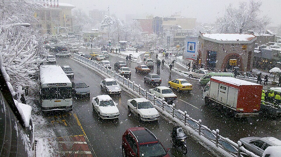 Fayl:Tajrish district in march.jpg