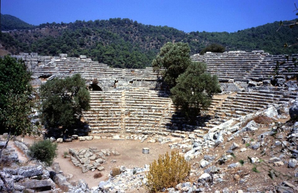Fayl:0132 Theater in Caunos.jpg