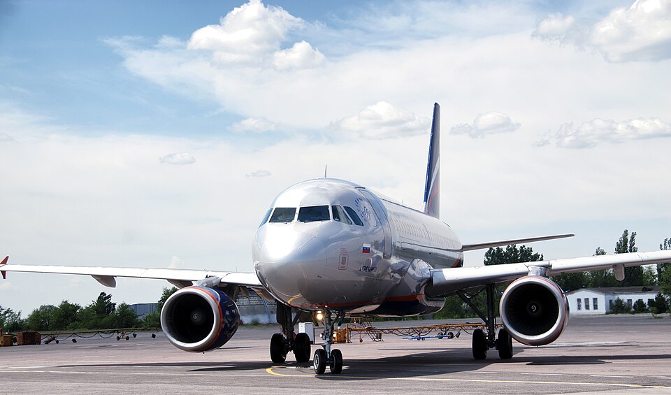 Fayl:Airbus A319 in Volgograd 3.jpg