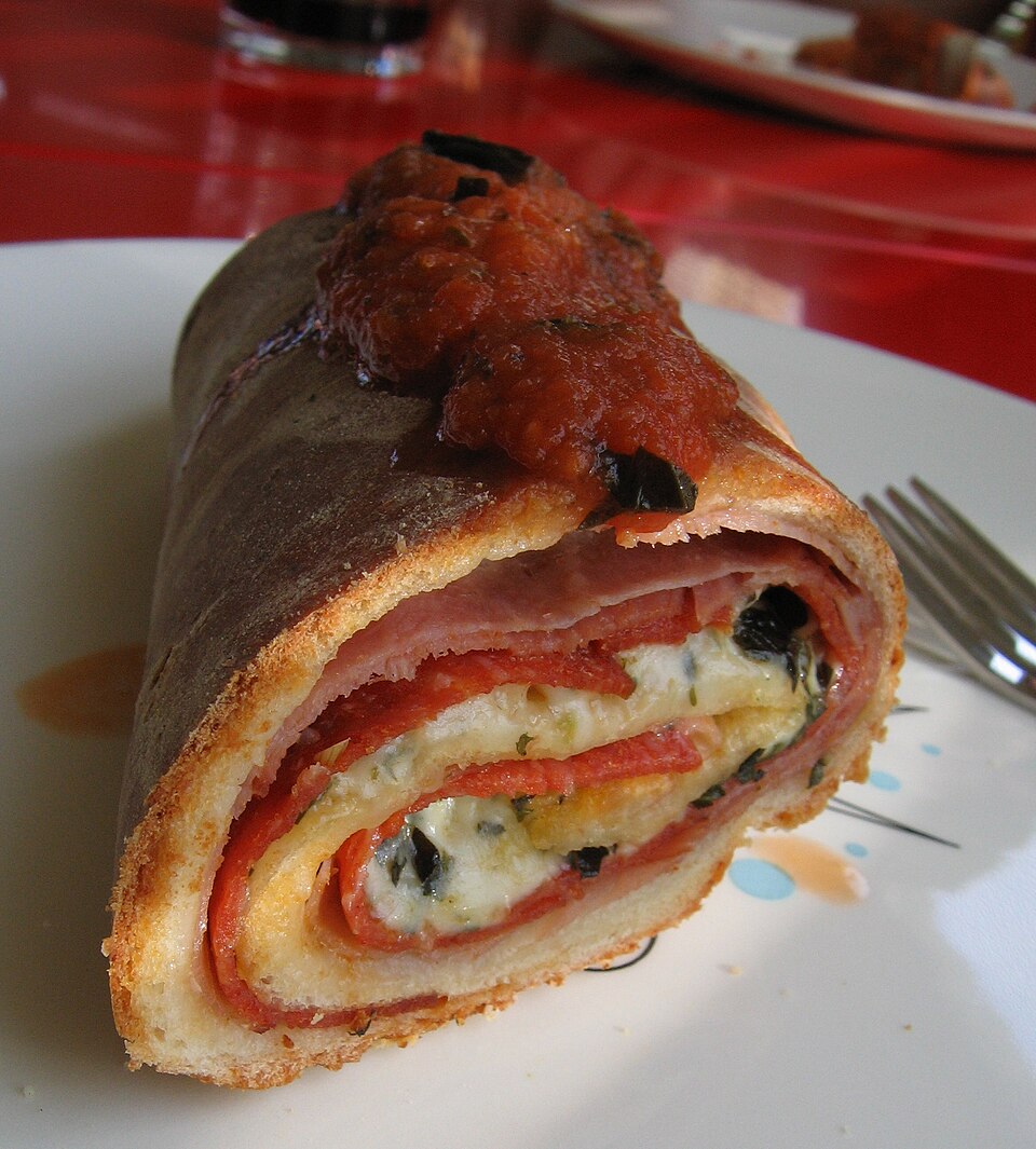 Fayl:HomemadeStromboliAug05.jpg
