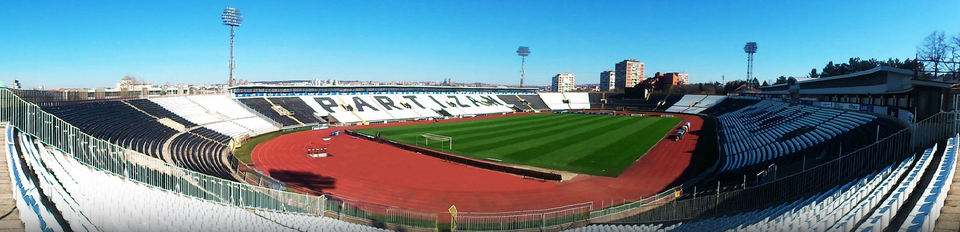 Fayl:Panoramic of Partizan Stadium.png