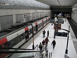 Stansiyaning RER B platformalari.