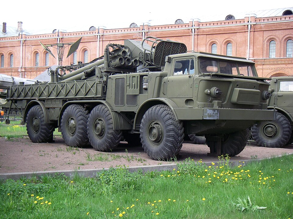 Fayl:9T452 Uragan.jpg