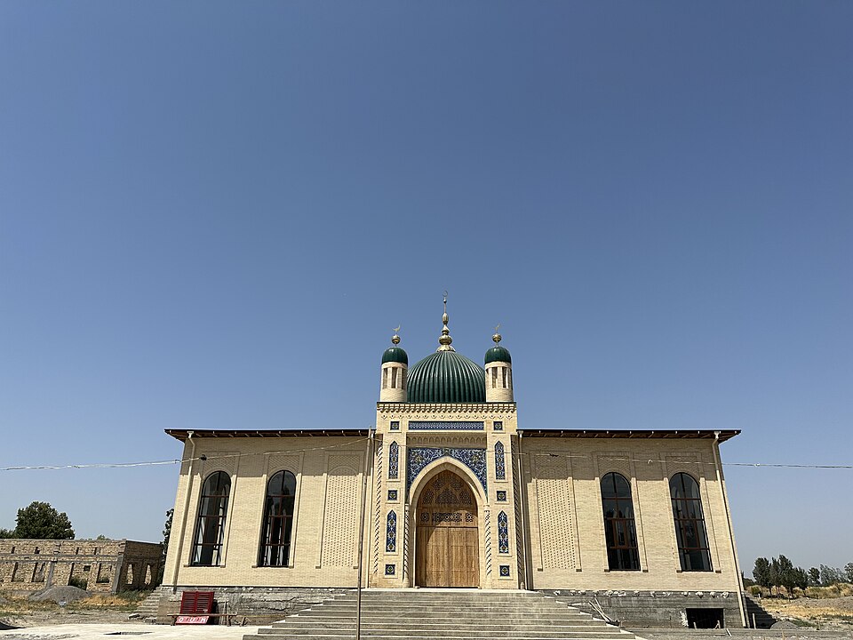 Fayl:Gʻishtli ota masjidining yangi binosi.jpg
