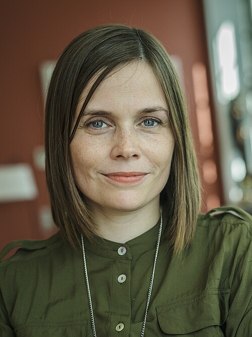 Fayl:Katrín Jakobsdóttir (24539871465) (cropped).jpg