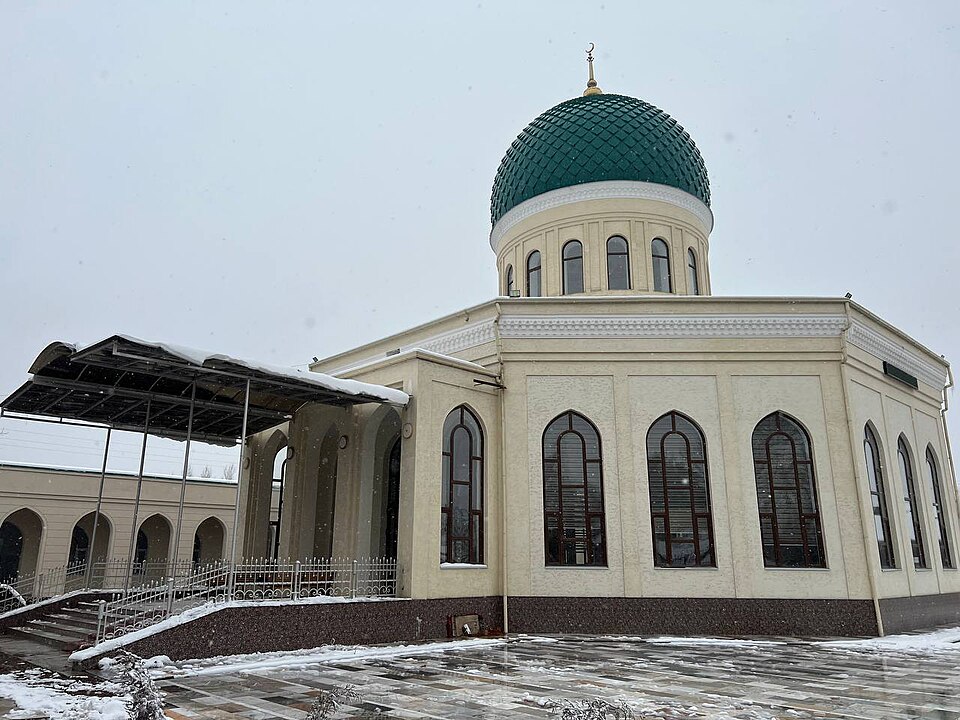 Fayl:Masjidni hovlisi.jpg