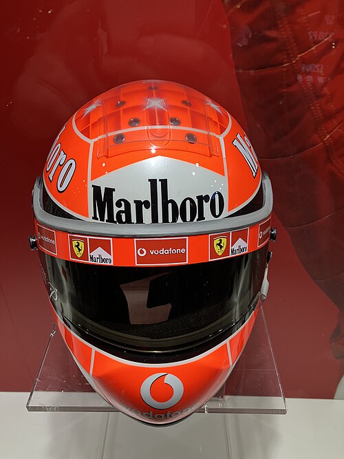 Fayl:Michael Schumacher helmet.jpg