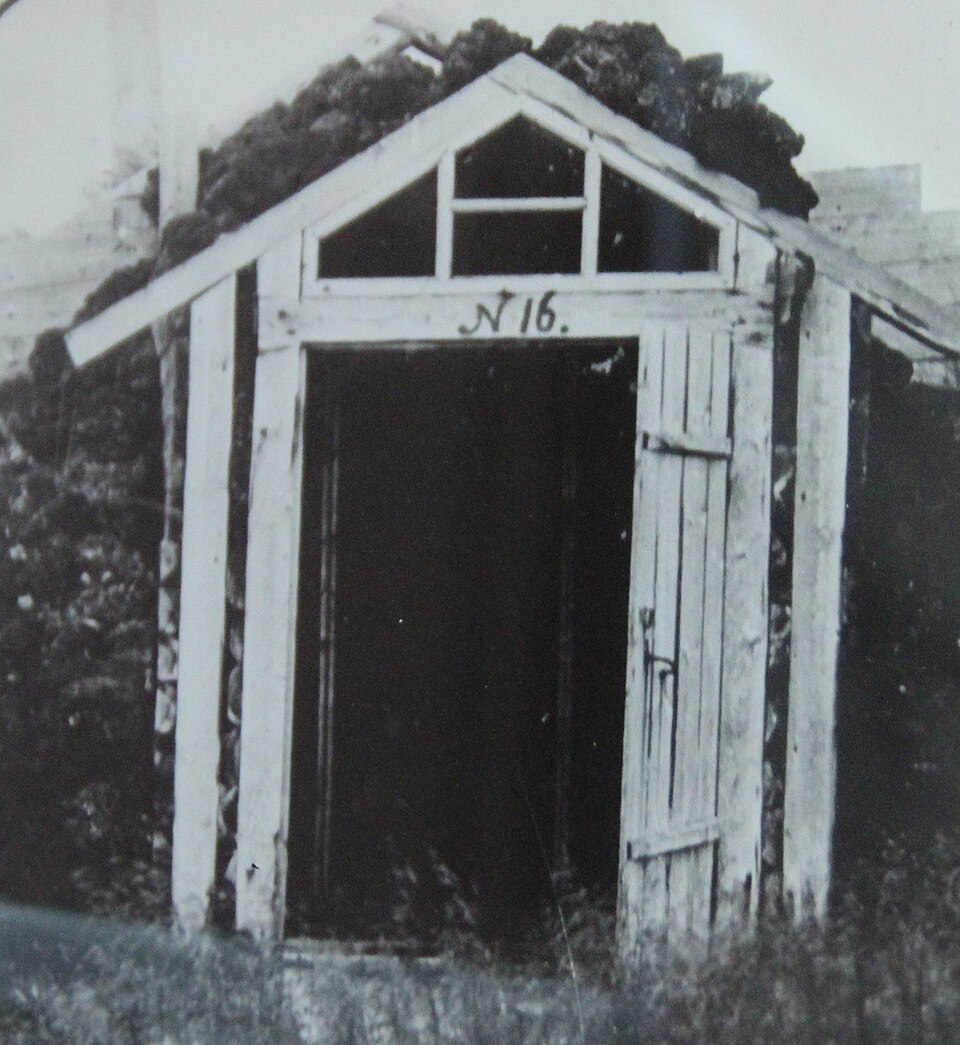 Fayl:Карцер в Йоканьгской тюрьме 1919.JPG