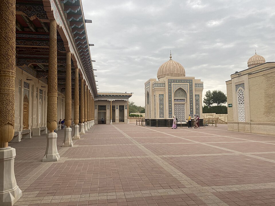 Fayl:Islom Karimov maqbarasi.jpg