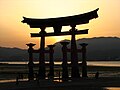 Quyosh botganda torii