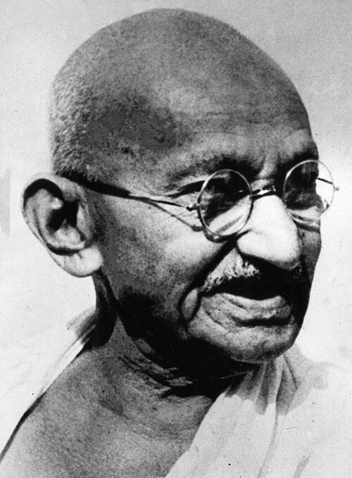 Fayl:Mohandas K. Gandhi, portrait.jpg