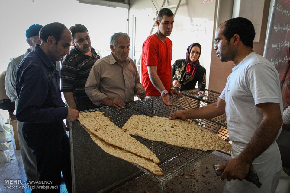 Fayl:Sangak Bread 05.jpg