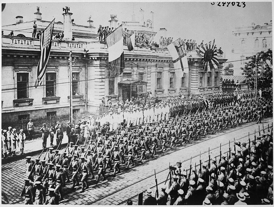 Fayl:Wladiwostok Parade 1918.jpg