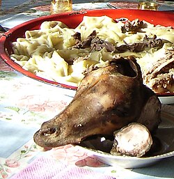 Qaynatilgan mol kallasi