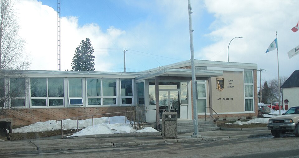 Fayl:Edson town hall.JPG