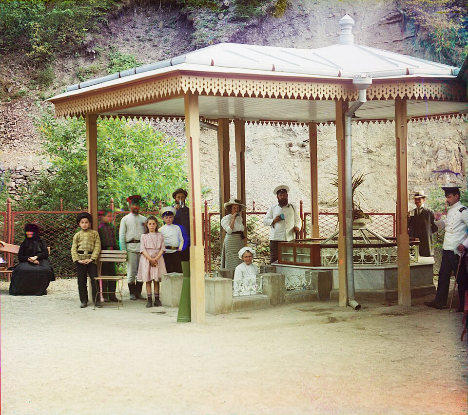 Fayl:Evgeniev spring, Borzhom.jpg