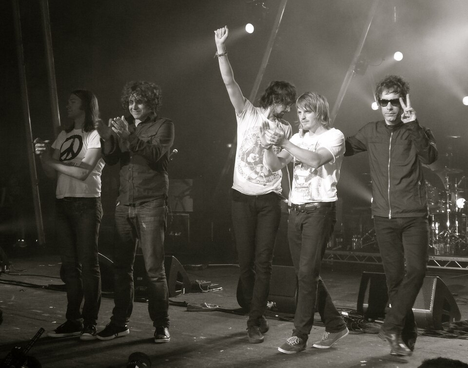 Fayl:Kasabian at Brixton Academy 2009.jpg
