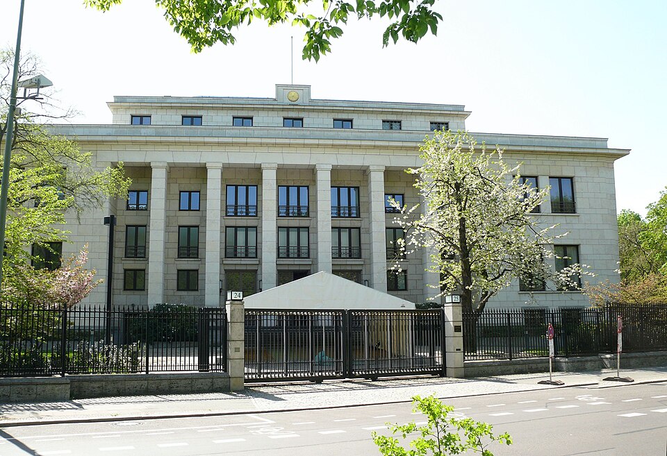 Fayl:Tiergarten Tiergartenstraße Japanische Botschaft.jpg