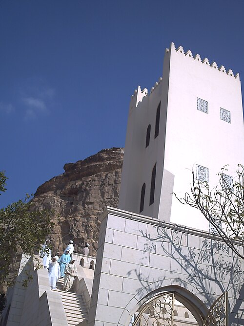 Fayl:Lulua Mosque.jpg