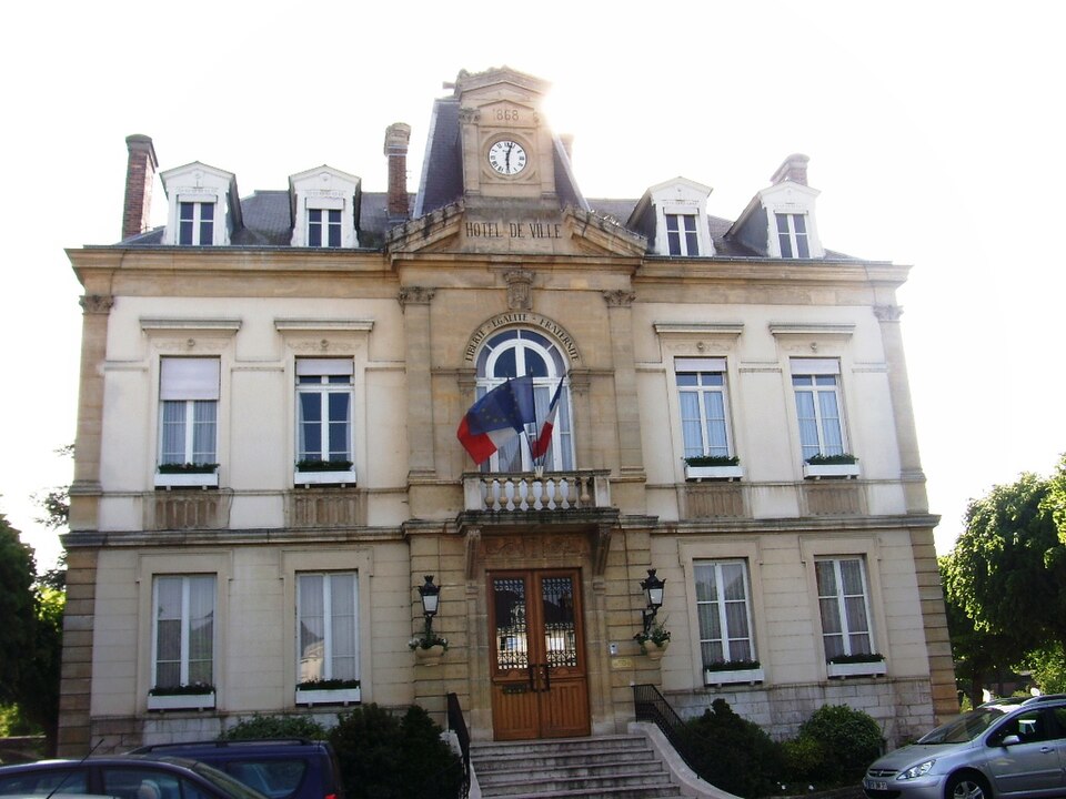 Fayl:MairieArpajon.JPG