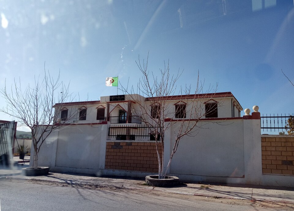 Fayl:Mairie d'El Gaada.jpg