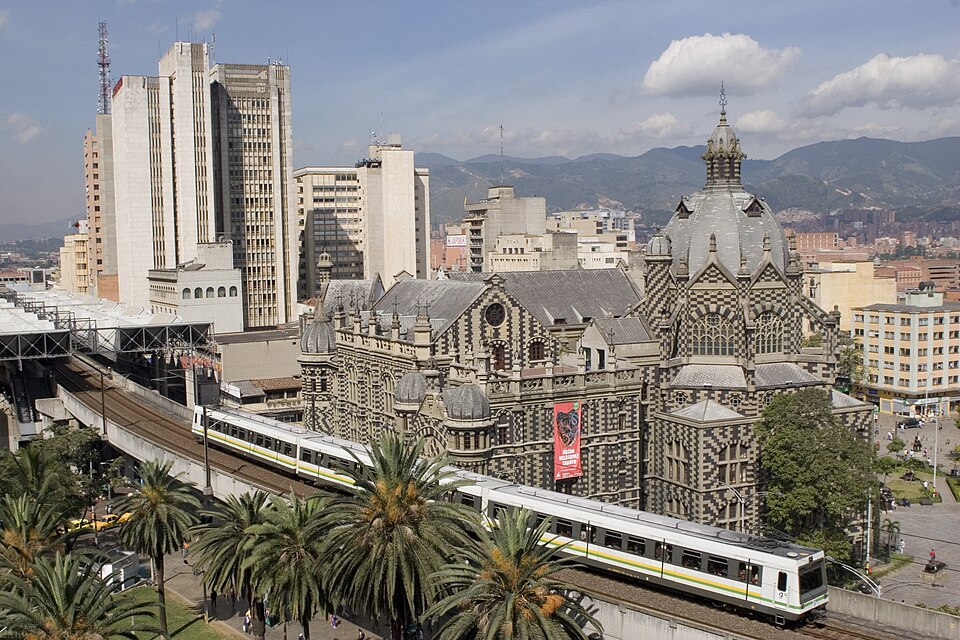 Fayl:Metro de Medellín, Colombia.jpg