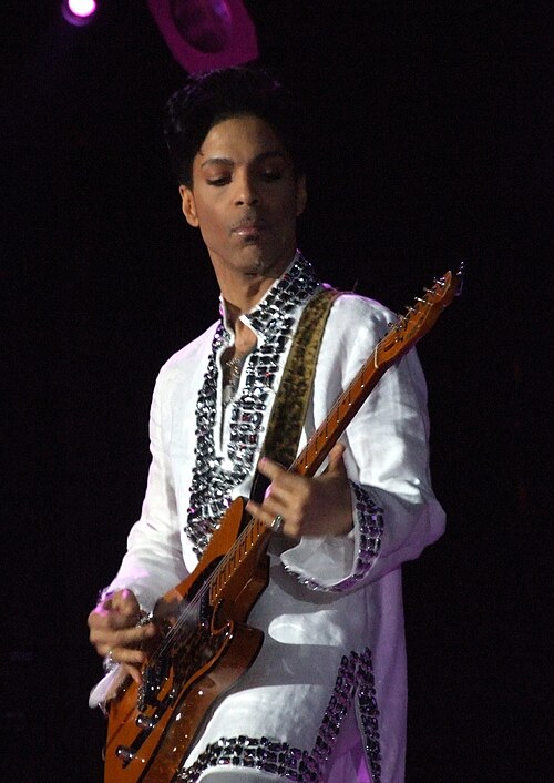 Fayl:Prince at Coachella crop.jpg