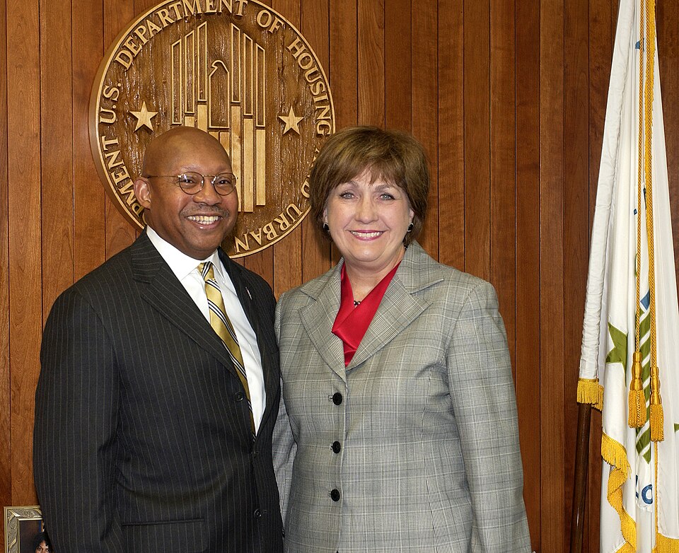 Fayl:Alphonso Jackson with Kathleen Blanco.jpg