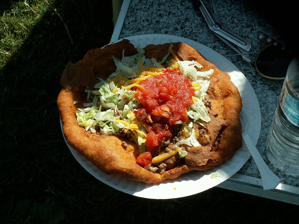 Fayl:Frybread taco.jpg
