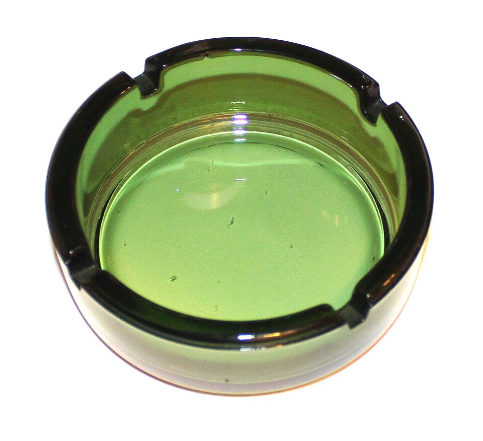 Fayl:Green Glass Ashtray.JPG