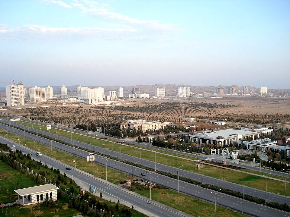 Fayl:Ultra-modern highways in Ashgabat.jpg