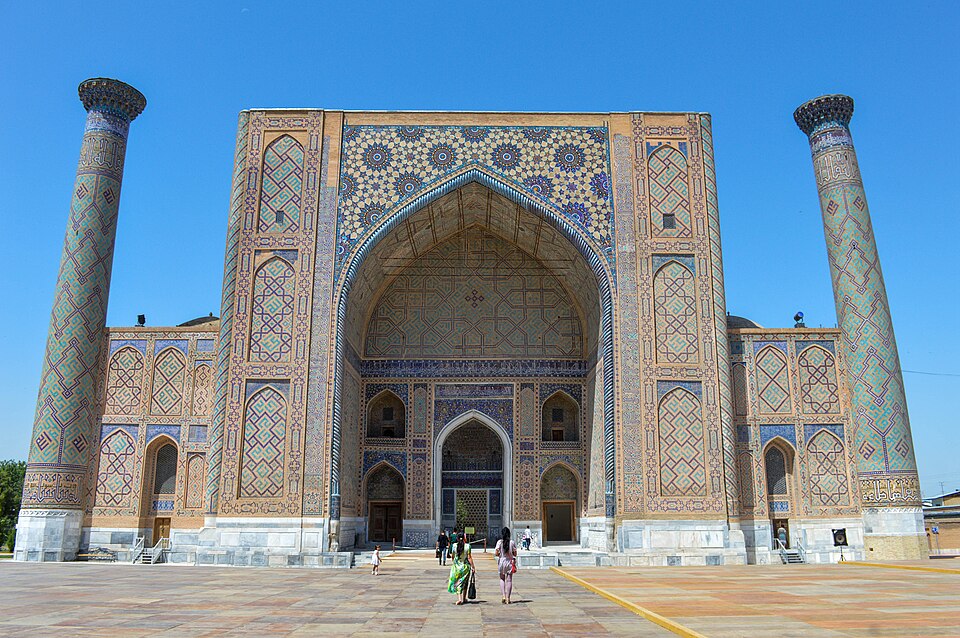 Fayl:Ulugh Beg Madrasa (220363337).jpeg