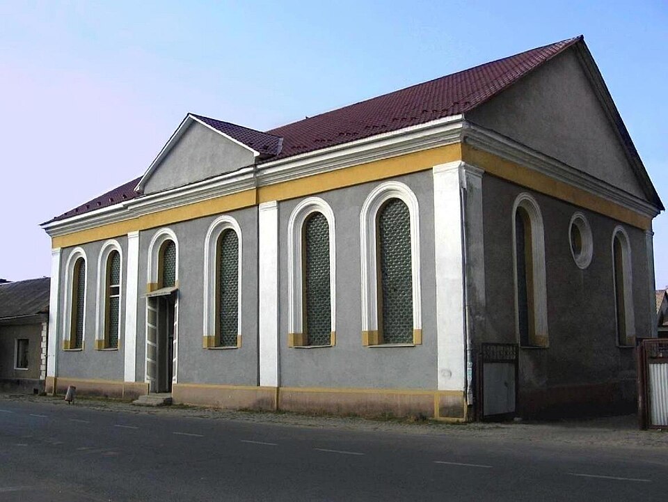 Fayl:Тячев,синагога-Tyachev,former synagogue.jpg