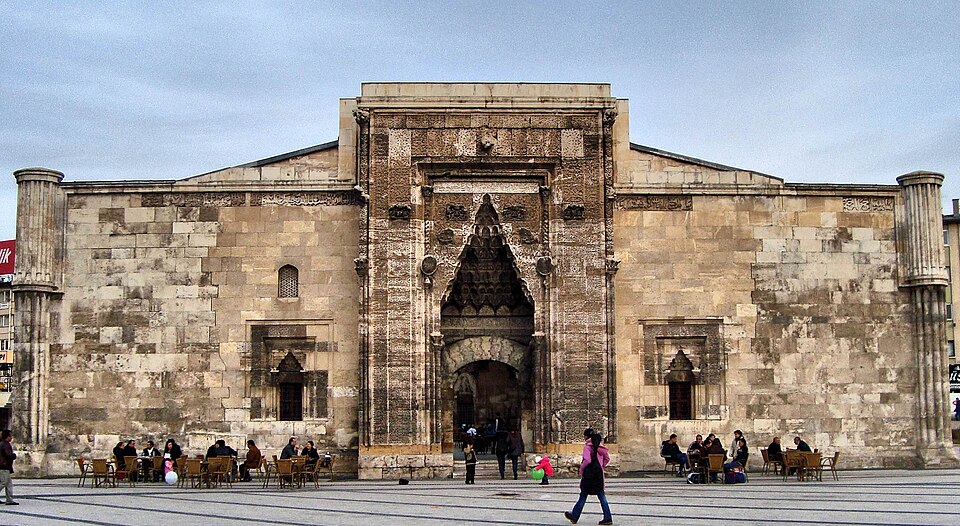 Fayl:Buruciye medresesi-SİVAS - panoramio.jpg