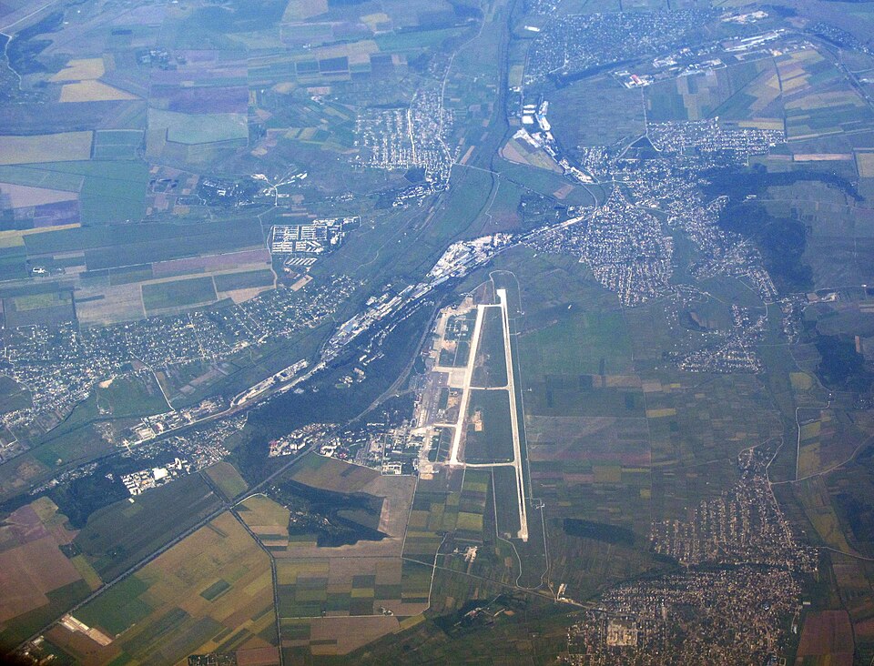 Fayl:Chișinău International Airport Birdview.JPG