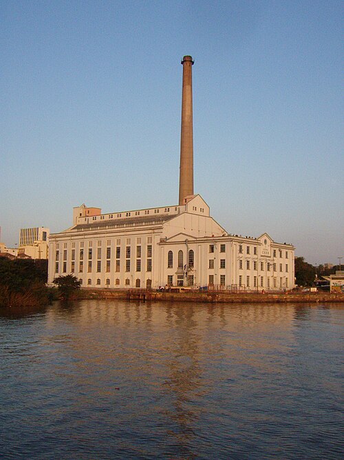 Fayl:Gasômetro visto do guaiba.jpg