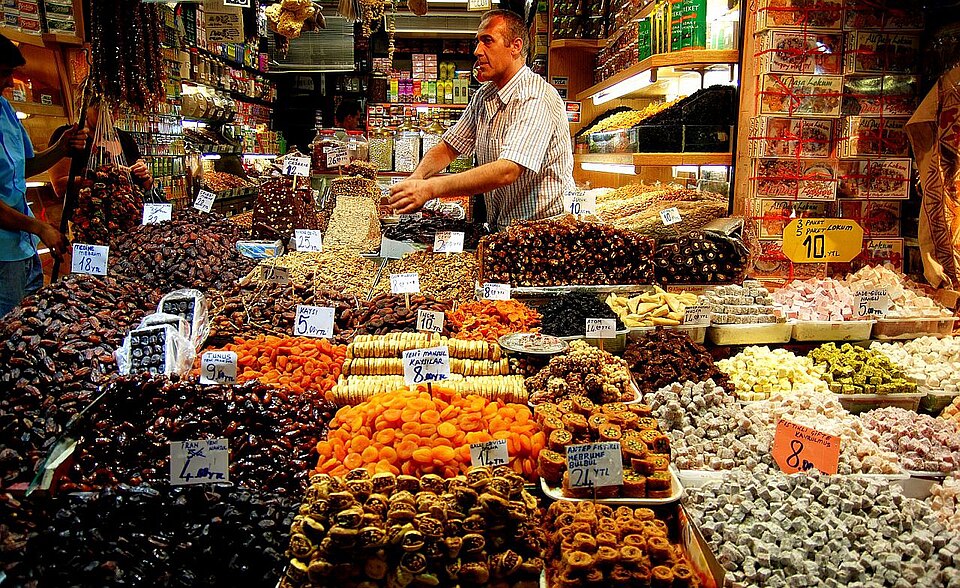Fayl:Istanbul spice bazaar 02.jpg