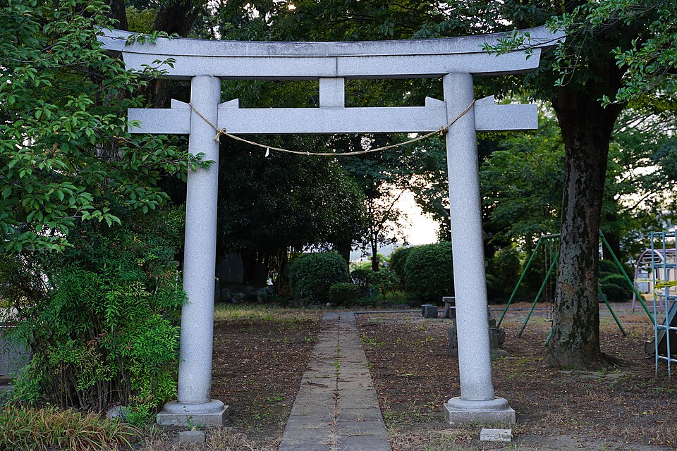 Fayl:IwakiAosakaInamiIkegami-jinja(Kanna-machi) Torii.jpg